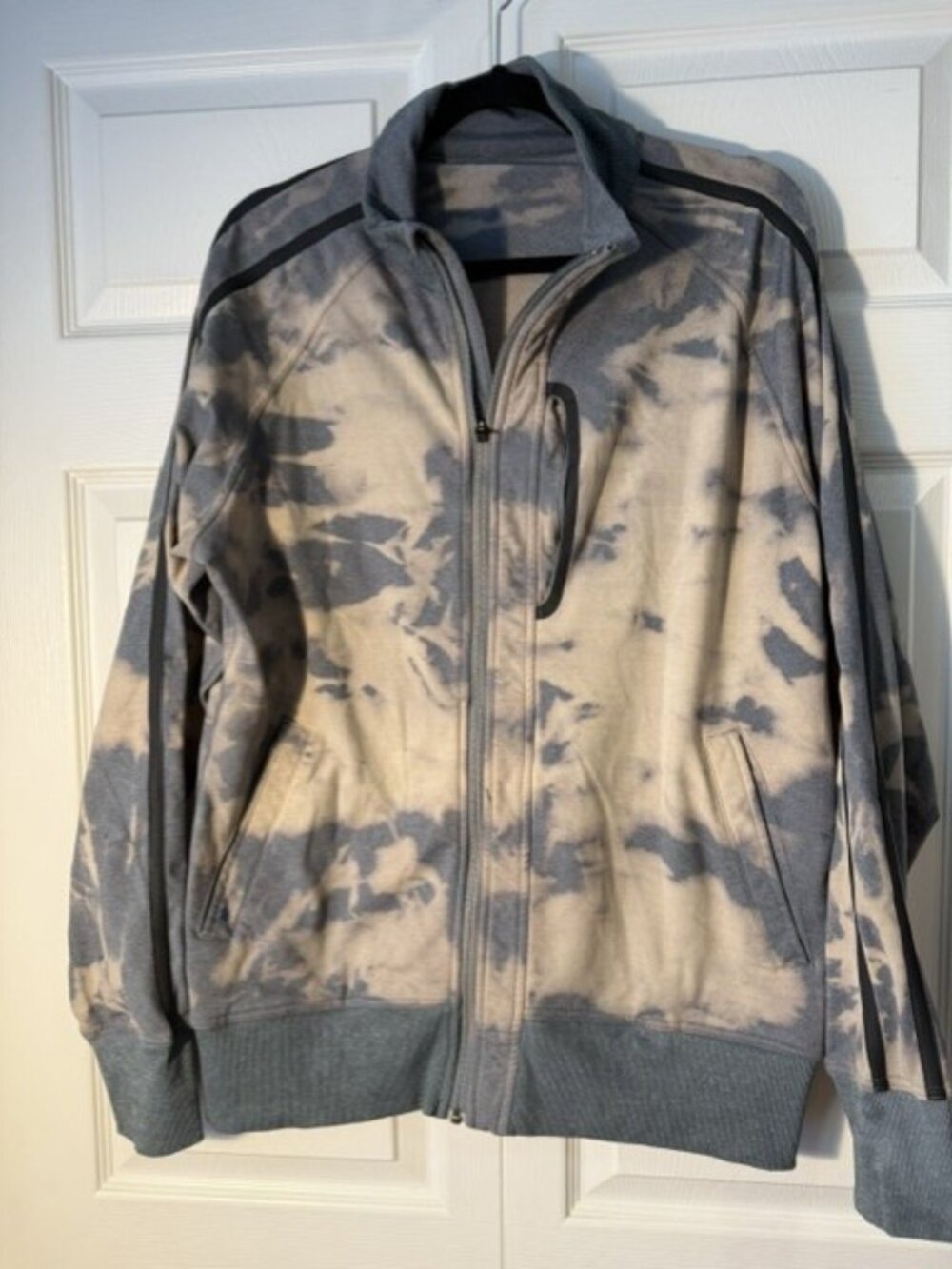 lulu crewneck size large
